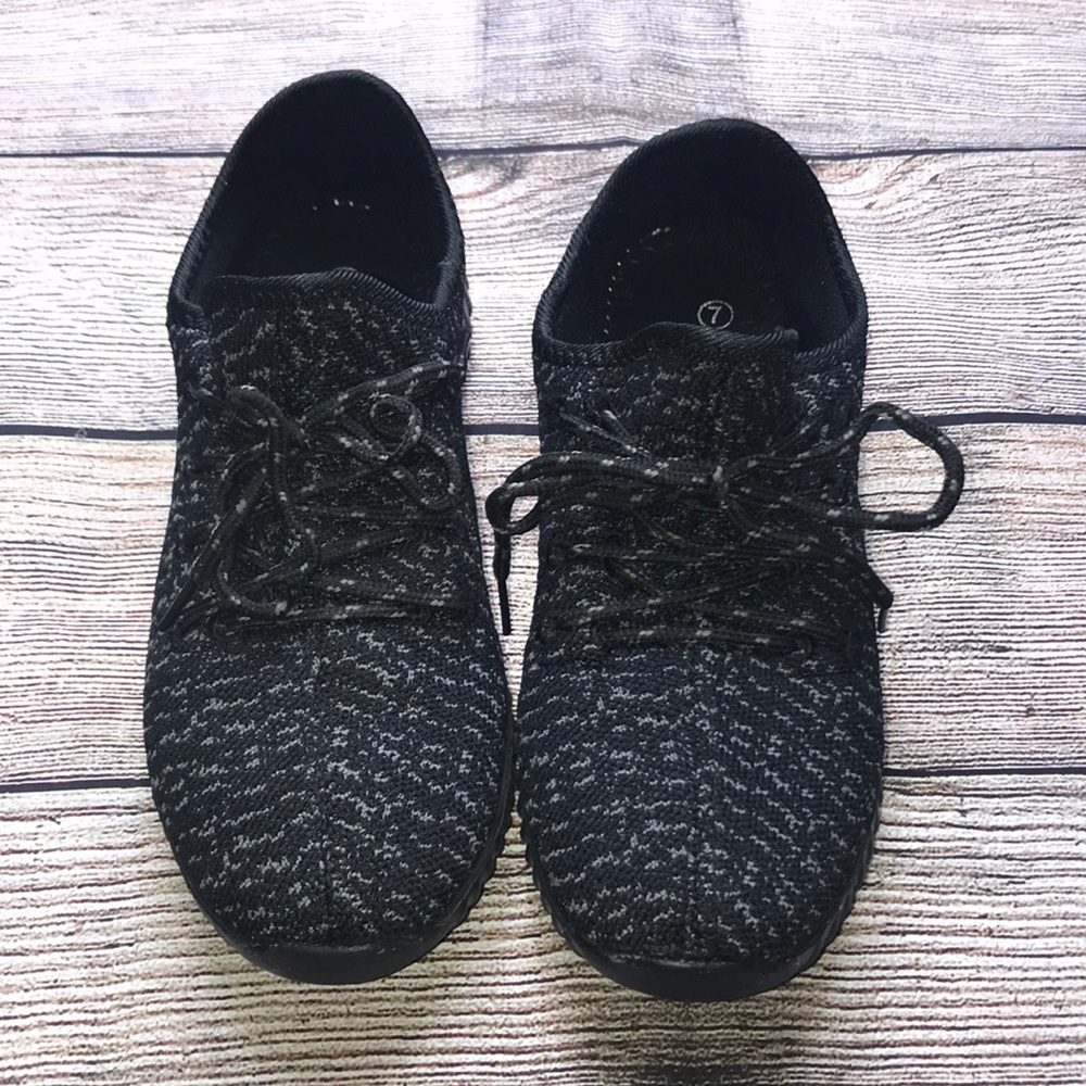 Black Athletic Tennis Shoes